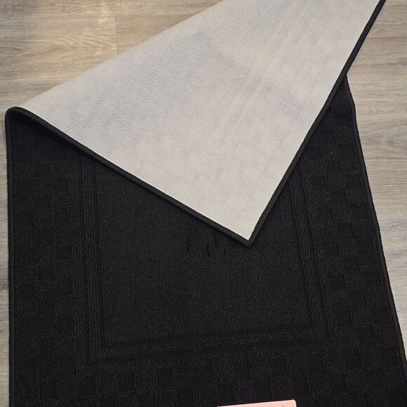 Juicy Couture Home Stain Resistant Accent Rug - Picture 6 of 6